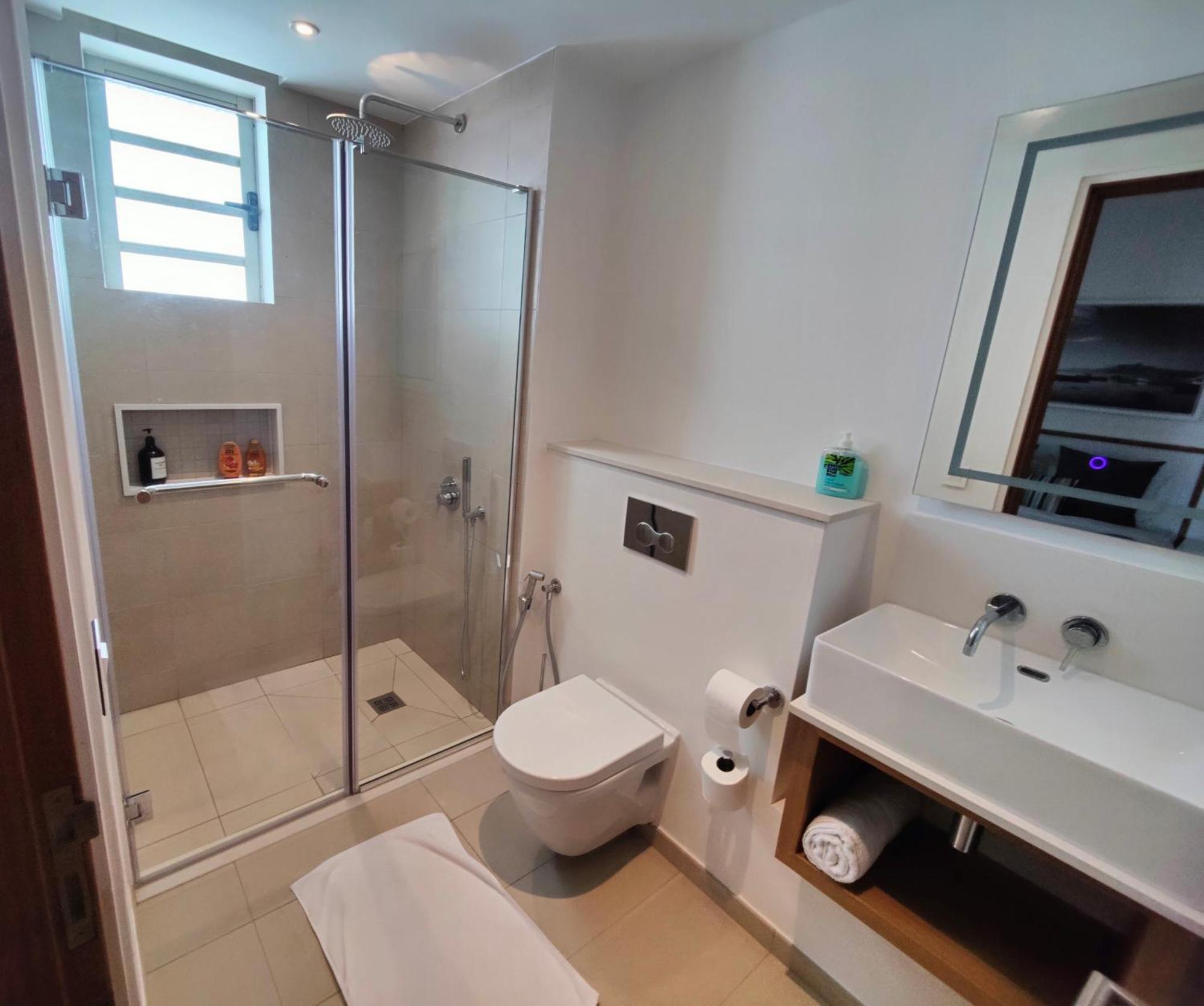 Ocean Point Beach Front Apartment Pointe aux Piments ภายนอก รูปภาพ